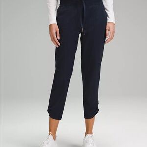 Lululemon Dance Studio Mid-Rise Cropped Pant Size 6 Navy Blue